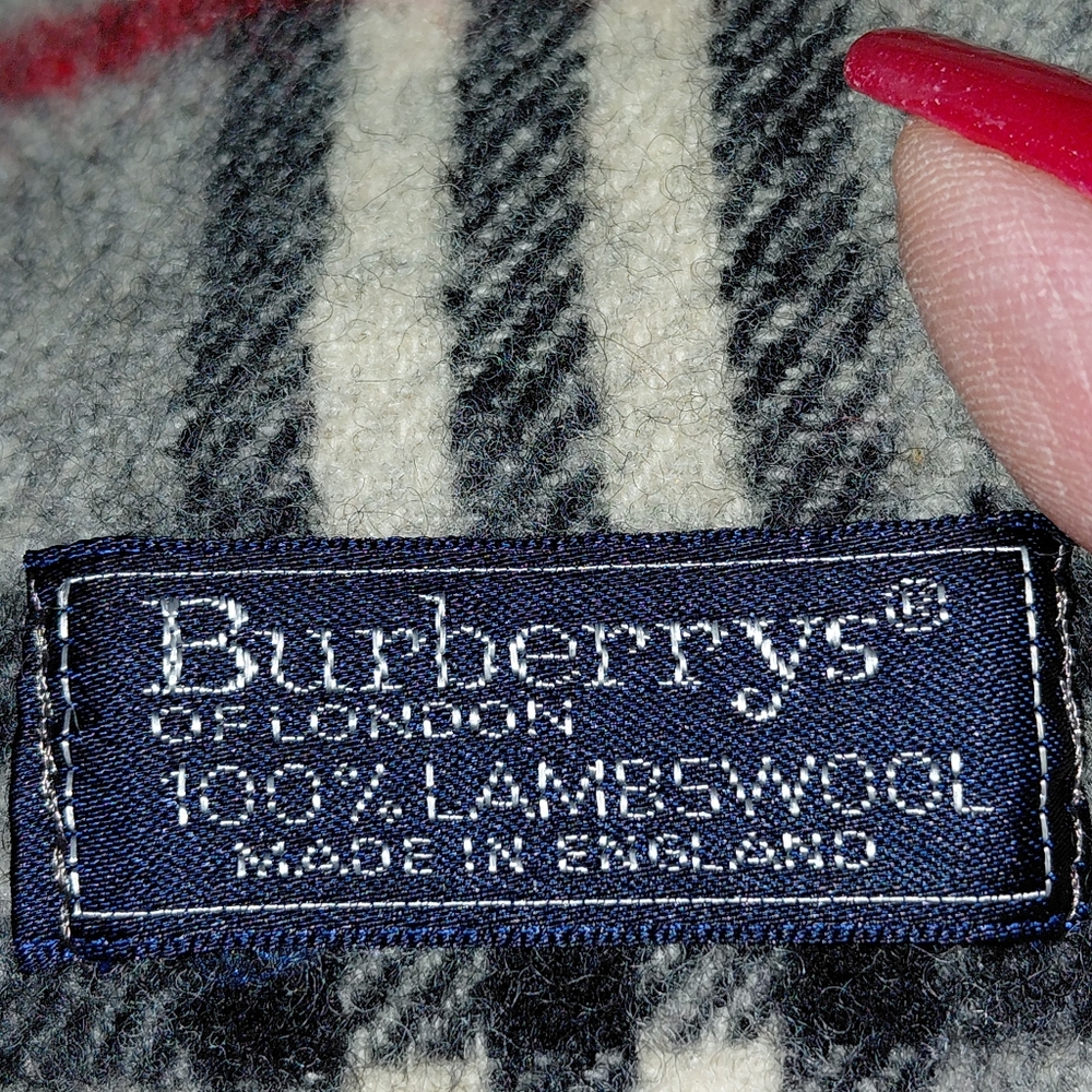 Vintage Burberrys Unisex Black White Red Wool Plaid Scarf! - Picture 7 of 8